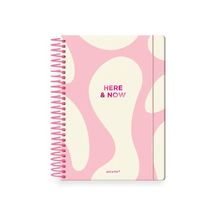 Antartik Here and Now Agenda Espiral A5+ 2026 Día Página Rosa Papel 80g FSC 1