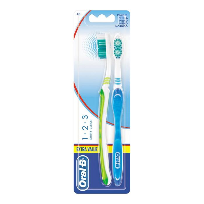 Oral-B Cepillo 124 Shiny Clean Duo Medio Pack de 2 Cepillos de Dientes de Dureza Media para Higiene Bucal