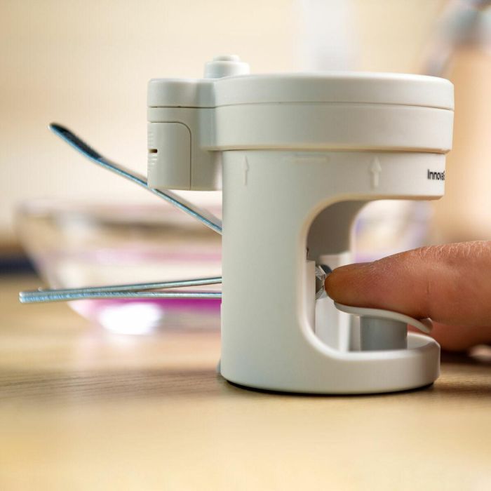 Pack Spa para Pies Plegable con Rodillos e Hidromasaje y Cortaúñas con Luz LED, Lupa y Lima InnovaGoods 14