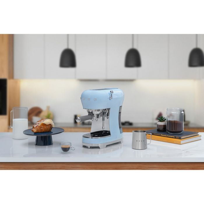 Smeg ECF02PBEU Cafetera Estilo Años 50 Azul 10