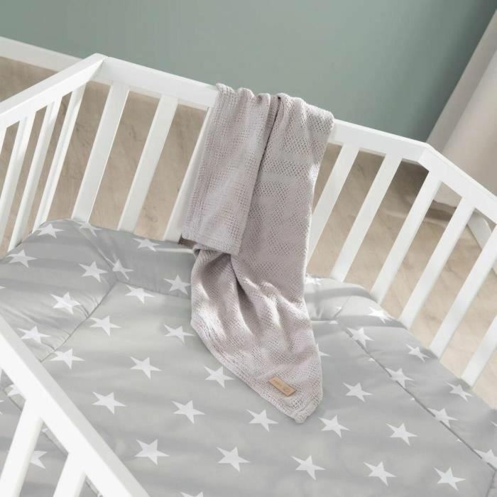 Roba AAAIG92169 Parque infantil hexagonal de madera lacada en blanco LITTLE STARS, altura regulable, funda acolchada, ruedas con freno. 1