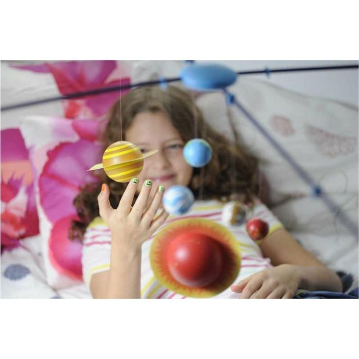 Hape Móvil 3D Sistema Solar para Construir y Pintar, Kit DIY Colgante Fluorescente con Piezas, Pintura y Pinceles, Edad 8+ Años