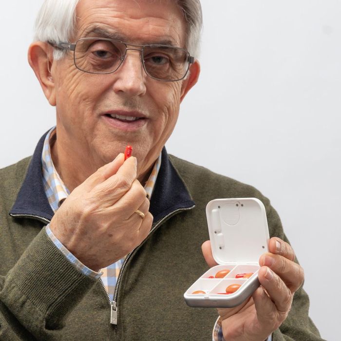 Innovagoods Pastillero Inteligente Electrónico con Reloj, Alarma y Cronómetro, 4 Compartimentos, Hermético, Tamaño Bolsillo 7