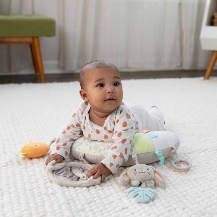 Alfombra de juego para bebé INGENUITY Sylvi para jugar boca abajo con juguetes multisensoriales 5 Alfombra de juego para bebé INGENUITY Sylvi para jugar boca abajo con juguetes multisensoriales 5
