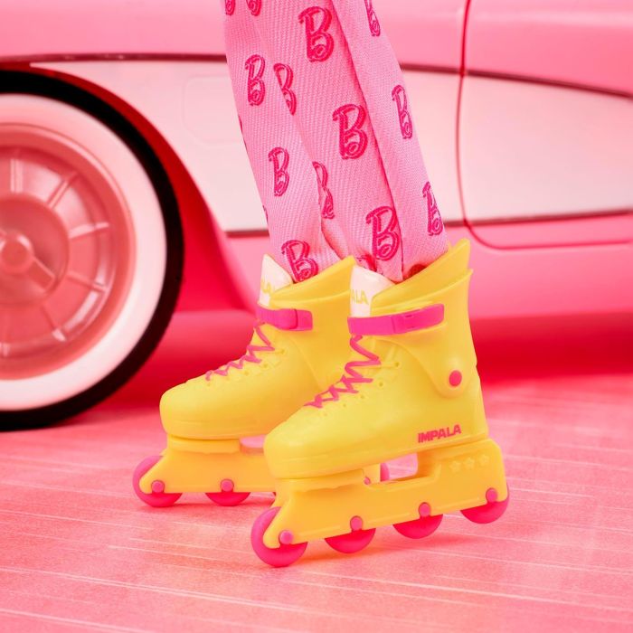 Barbie Ken The Movie Jcp80 Muñeco de Coleccionista con Chándal Rosa y Patines, Inspirado en Ryan Gosling 5