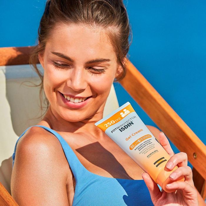 Isdin EXTREM Gel Crema Fotoprotector SPF30 Protector Solar Corporal 250 ml para Todo Tipo de Pieles 2