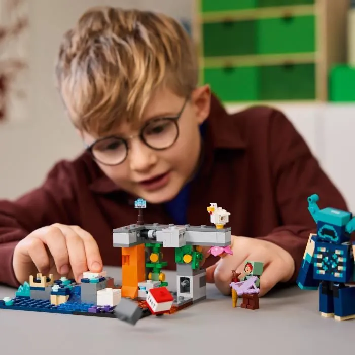 Lego Minecraft 21274 Encuentro con el Guardián - Juguete Coleccionable para Niños de 7 Años en Adelante 3