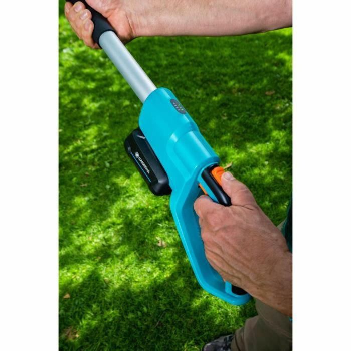 Gardena THS 42 / 18V P4A Cortasetos en Pértiga Inalámbrico 18V, 42 cm Longitud de Corte, 16 mm Ø Rama, Alcance 3m, Batería Incluida 1 Gardena THS 42 / 18V P4A Cortasetos en Pértiga Inalámbrico 18V, 42 cm Longitud de Corte, 16 mm Ø Rama, Alcance 3m, Batería Incluida 1