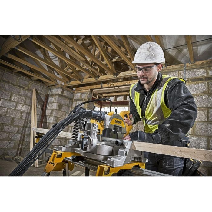 DEWALT DWS777-QS Sierra Ingletadora Telescópica 1800W 216 mm, Velocidad 6300 RPM, Corte 19x6 cm 4 DEWALT DWS777-QS Sierra Ingletadora Telescópica 1800W 216 mm, Velocidad 6300 RPM, Corte 19x6 cm 4