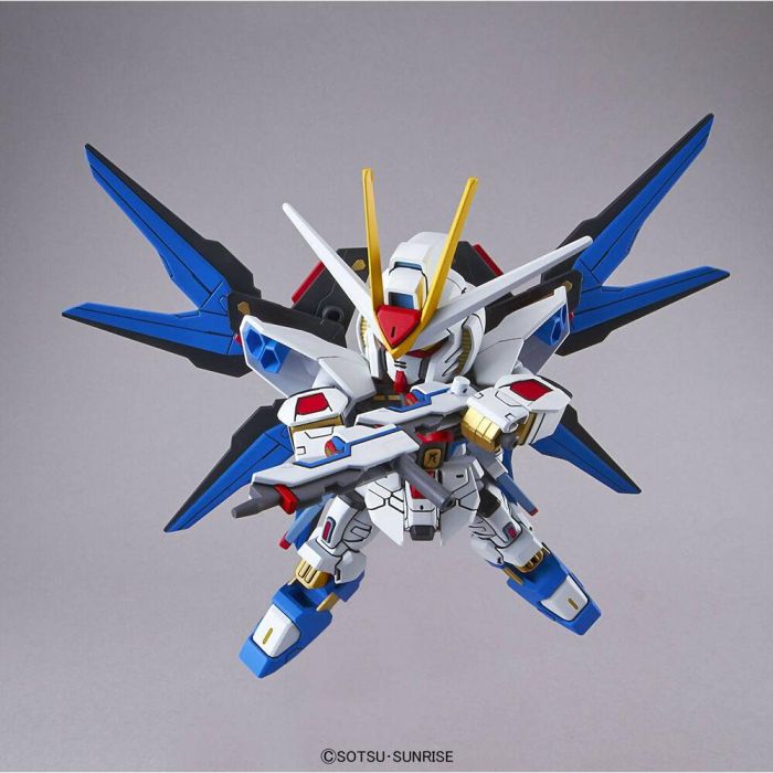 Maqueta Strike Freedom Mobile Suit Gundam Seed Destiny 2
