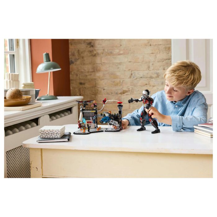 Lego Marvel 76314 La Batalla del Capitán América: Civil War Juguete para niño de 10 años 23