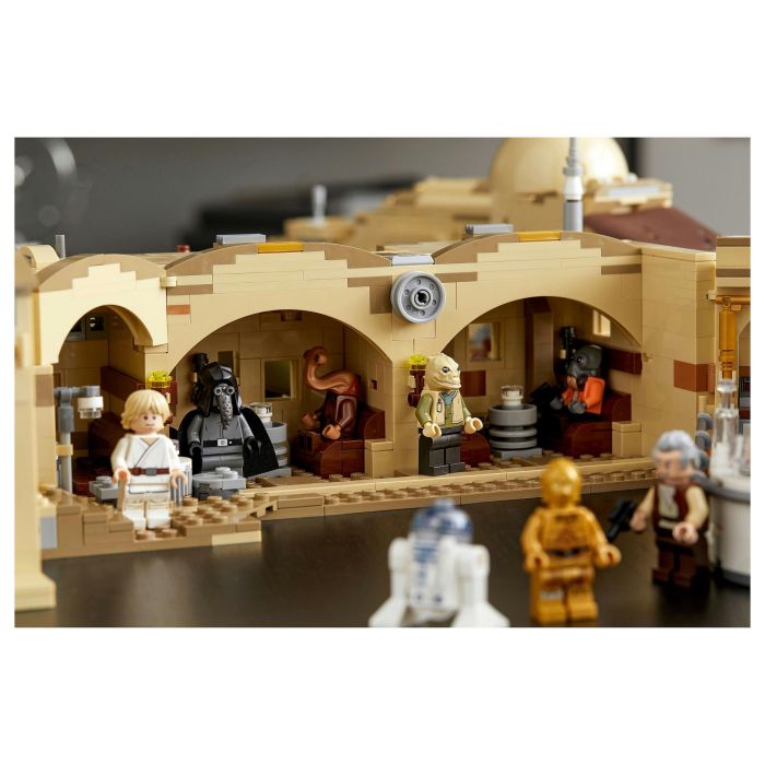 LEGO Star Wars Mos Eisley Cantina 75290 - Juego de Construcción 3187 Piezas con 21 Minifiguras 13