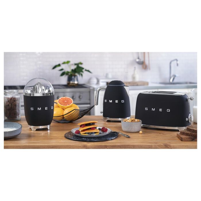 Smeg KLF03BLMEU Hervidor de agua 1,7 L 2400 W Negro mate con filtro antical, apagado automático y base 360°