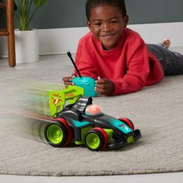 Coche radio control fisher-price con 2 velocidades y mando de facil manejo con 4 botones.