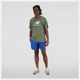 Camiseta de Manga Corta Hombre New Balance Essentials Stacked Logo Verde