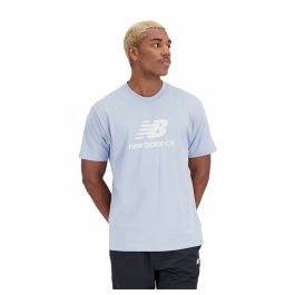 Camiseta de Manga Corta Hombre New Balance Essentials Stacked Logo Azul claro Precio: 29.94999986. SKU: S6487743