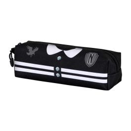 Estuche Portatodo Cuadrado FAN 2.0 Varsity Wednesday Miércoles Negro Precio: 7.79000057. SKU: B122Z7L5BC