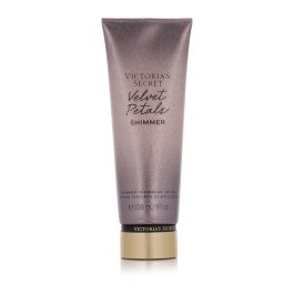 Loción Corporal Victoria's Secret Velvet Petals Shimmer 236 ml Precio: 39.809000520299996. SKU: B1GXVKNSXJ