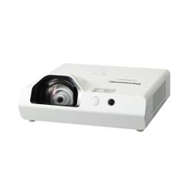 Panasonic Proyector (PT-TW381R) Short Throw / Brillo 3300 / Tecnología 3Lcd / Resolución Wxga / Óptica 0.46:1 / 1Lamp / Up To 20.000Hrs Lamp Life / 20,000:1 Contrast Ratio / Lámpara Et-Lal510