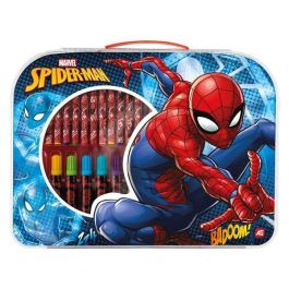 Maletín de actividades artísiticas spiderman con 12 crayones, 12 rotuladores, 6 lápices de colores, regla, lápiz, borrador y sacapuntas. 32x25x2 cm