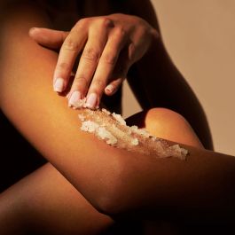 The ritual of ayurveda rejuvenating body scrub 300 gr