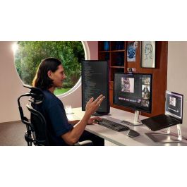 Logitech 960-001559 Brio 705 Master Series Cámara Web 4K Ultra HD, 30 pps, Zoom 4x, Micrófono Integrado, Tapa de Privacidad, Grafito