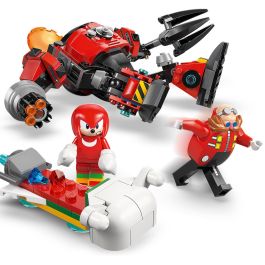 LEGO 77005 Sonic the Hedgehog Knuckles vs. Meca Egg Crusher del Dr. Eggman, Set de Construcción con Figuras y Anillos