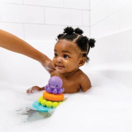 Infantino Pirámide de Baño Pulpo Flotante con 3 Anillos Sensoriales Apilables y Rociador de Agua para Bebés y Niños