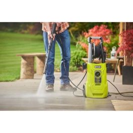 Ryobi RYO4892210195159 Limpiador de alta presión 2000W 150 Bares 450 L - Manguera flexible 8m con carrete, Tanque 0.9L, Lanzas Vario-Turbo y Cepillo giratorio