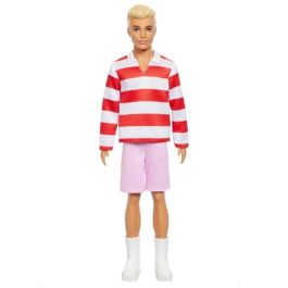 Barbie Muñeca Ken Fashionista HYV01 con top y pantalones cortos de rayas rojas