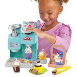 Hasbro F5836 Play-Doh Super Cafetería de Juguete con 8 botes plastilina y 20 accesorios para crear bebidas y postres, Edad +3 años Hasbro F5836 Play-Doh Super Cafetería de Juguete con 8 botes plastilina y 20 accesorios para crear bebidas y postres, Edad +3 años