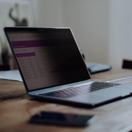 StarTech Filtro de Privacidad Magnético para MacBook Pro 16in (2021/2023) - Anti Luz Azul y Antirreflejo