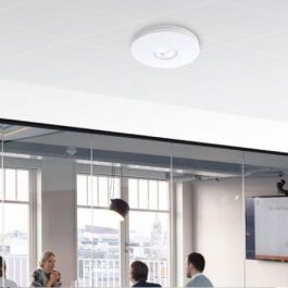 Omada AX5400 Punto de Acceso Wi-Fi 6 Doble Banda Montaje Techo, 2.5GE, PoE+, Omada SDN, Mesh, Itinerancia Continua para Empresas