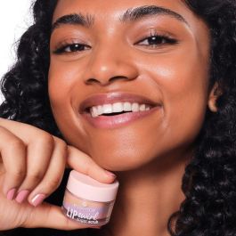 Essence #01 Exfoliante de Azúcar Labial LIP SWIRL Hidratante con Manteca de Karité para Labios Suaves y Renovados 8 gr