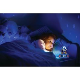 LEXIBOOK AAALY18828 Reloj Despertador Digital Capitán América con Luz Nocturna y Sonido 3D Infantil
