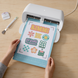 Cricut 2010361 Vinilo de Transferencia Térmica Liso, Blanco, 8 Hojas, 210x297 mm, Compatible con Cricut Maker, Explore y Joy Xtra