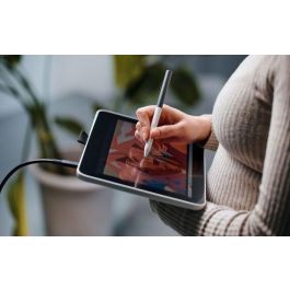 Wacom One 12 Pantalla Interactiva 11.6" Full HD 99% sRGB USB-C para Principiantes Creativos con Lápiz Sensible a Presión e Inclinación