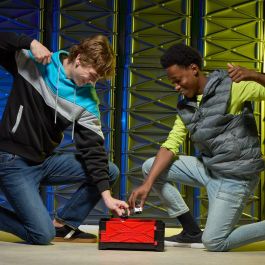 HASBRO Estadio Arena de Combate Beystadium Portátil Beyblade X - Plegable y Transportable para Batallas