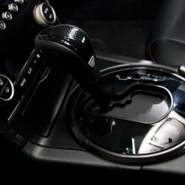 Momo Combat Evo Pomo Negro-Carbon con Cuero Negro Costuras Especiales MOM15511261115L Valido para coches sin gatillo