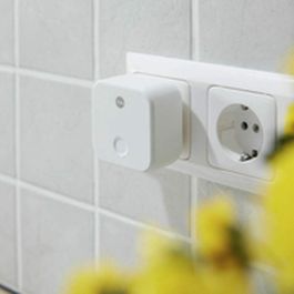 Yale Puente WiFi para acceso remoto 05/401C00/WH con Asistente de Voz Enchufe de 2 pines