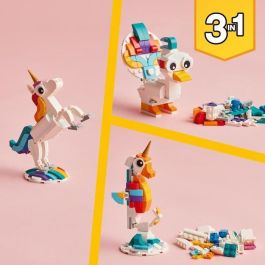 Lego 31140 Creador 3-en-1 El Unicornio Mágico, Hipocampo y Pavo Real, Figuras de Animales, Juguete de Construcción