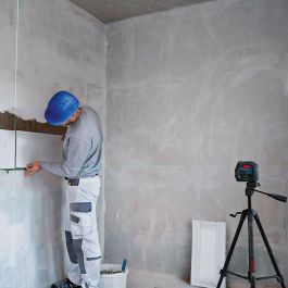 Bosch GCL 2-50 G + RM 10 Láser combinado de líneas y puntos de plomada verdes, alta visibilidad, protección IP64, 15 m de alcance para líneas