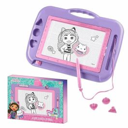 Set de papelería pizarra magnética gabby´s dollhouse 32.5 x 24.5 x 3.0 cm Precio: 10.39632. SKU: B1J5MGZSX4