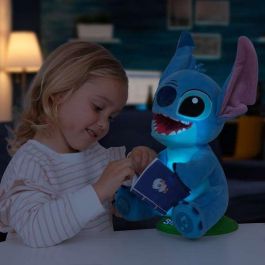 Muñeco stitch cuenta cuentos 25 cm con luces y sonidos, tiene 4 historias y 4 canciones ¡mueve su cuerpo y boca mientas habla o canta!