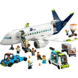 Lego 60367 Avión de Pasajeros City Exploration Juguete con Remolcador, Autobús y 9 Minifiguras - Para Mayores de 7 Años