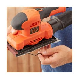 Black&Decker BEW220 Lijadora Orbital 150W 14000 RPM con Abrazadera para Lija y Adaptador de Aspiración de Polvo