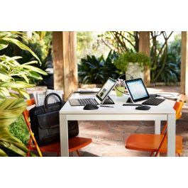 HP Wireless Bluetooth mouse, ambidextrous design, 3 buttons, optical tracking, compatible with Bluetooth devices. HP Wireless Bluetooth mouse, ambidextrous design, 3 buttons, optical tracking, compatible with Bluetooth devices.