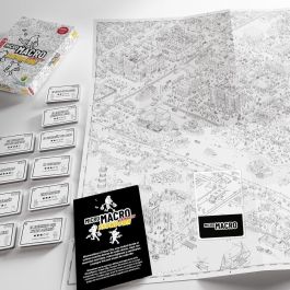 SD GAMES MicroMacro Showdown: Juego de mesa independiente de misterio y deducción en español | +10 años, 1-4 jugadores