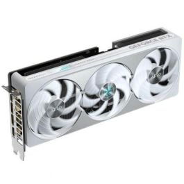GIGABYTE GV-N5080AERO OC-16GD Tarjeta Gráfica NVIDIA GeForce RTX 5080 AERO OC SFF 16GB GDDR7 PCIe 5.0 2730MHz WINDFORCE 3X GIGABYTE GV-N5080AERO OC-16GD Tarjeta Gráfica NVIDIA GeForce RTX 5080 AERO OC SFF 16GB GDDR7 PCIe 5.0 2730MHz WINDFORCE 3X