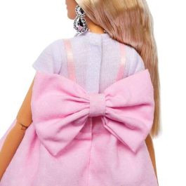 Muñeca barbie deluxe vestido con lazo. Muñeca barbie deluxe vestido con lazo.
